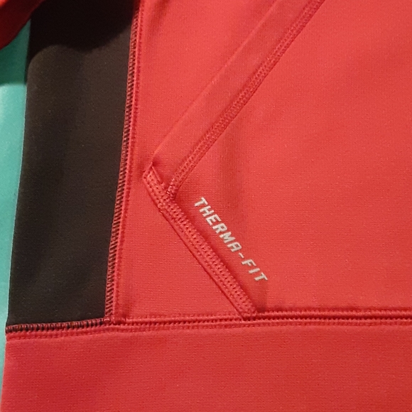 Nike therma -fit top - Picture 2 of 6